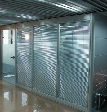 Quietly Operated Hollow Electric Venetian Blinds System