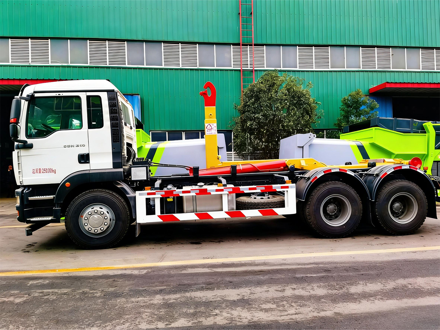 how does a refuse truck work