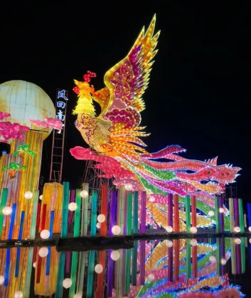 Phoenix roosts in the Wutong·Oriental Qiyun Lantern Invitation