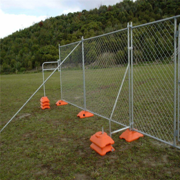 stand-alone chain link fence panels