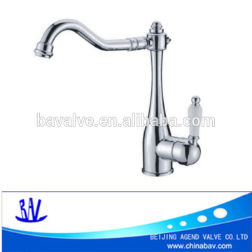 Single Handle Antique Brass Bathroom Faucet China supplier