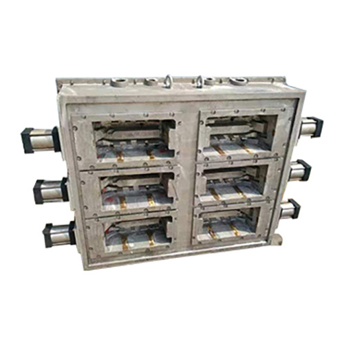 Přesná vstřikovací forma s tahem jádra