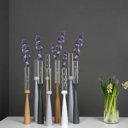 Effortless Ikebana: Kenzan Positioning for Single Blooms