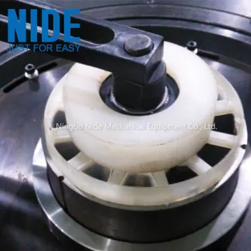 Inner stator insulation paper inserting machine