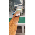 Suelo de madera deportivo a prueba de humedad para gimnasio interior.