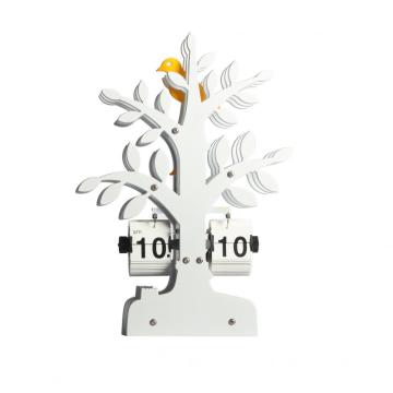 Horloge basculante en mode arbre sur le bureau