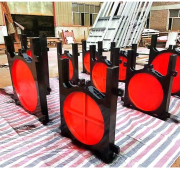 Cast iron gate flashlight