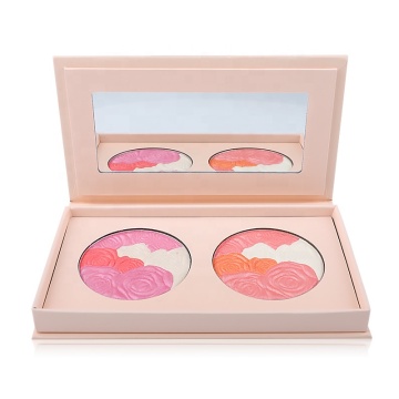 Ayna ile karışık renkli turuncu ve pembe allık paleti