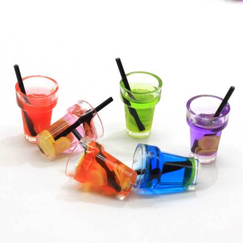 100 Stück / Lot 3D Harz Frucht Getränk Flasche Charms Tassen Kawaii Fruchtsaft Getränk Tasse Puppenhaus Food Craft Für Ohrring Schlüsselbund Dekor