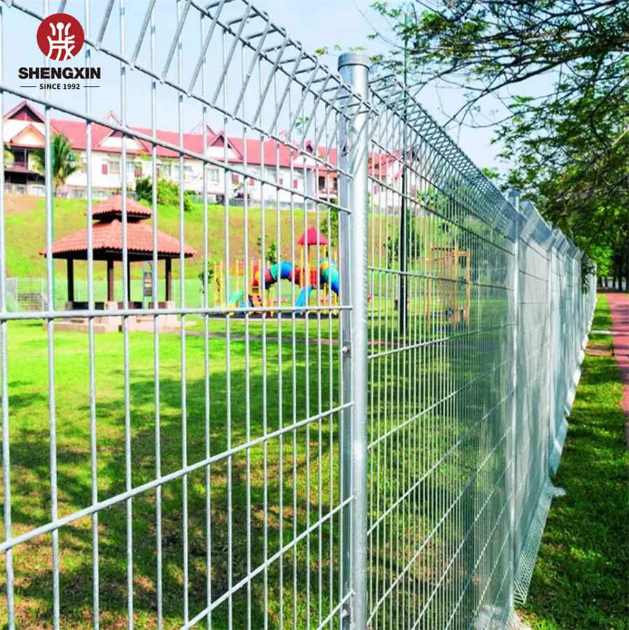 Roll top BRC welded wire mesh garden fence