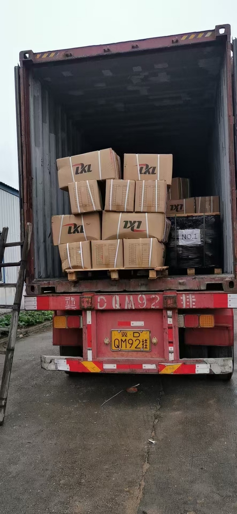 Chongqing Ruisilife's customized inner and outer motorcycle tires are making a splash in the Mozambique market