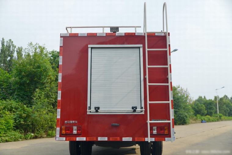 Kama 4x4 الشاحنة في حالات الطوارئ والإنقاذ