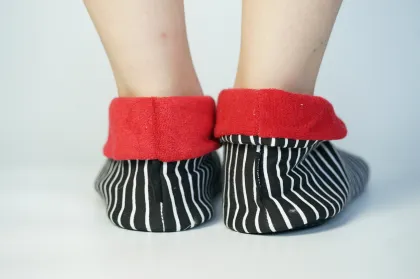 OEM Super Soft Non-Slip Ladies' Cozy Winter Indoor Socks Booties