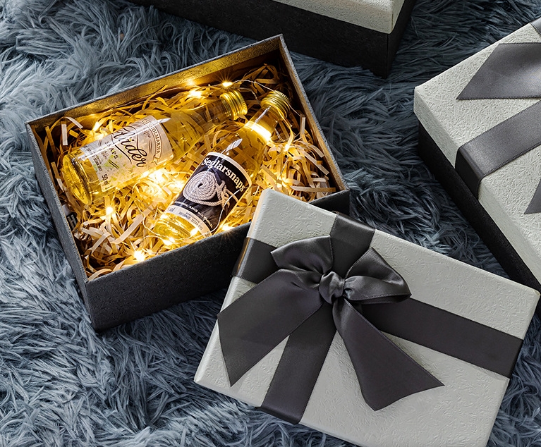 packaging box with bow (1)