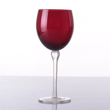 Bicchiere da vino rosso con calice a stelo lungo colorato da matrimonio