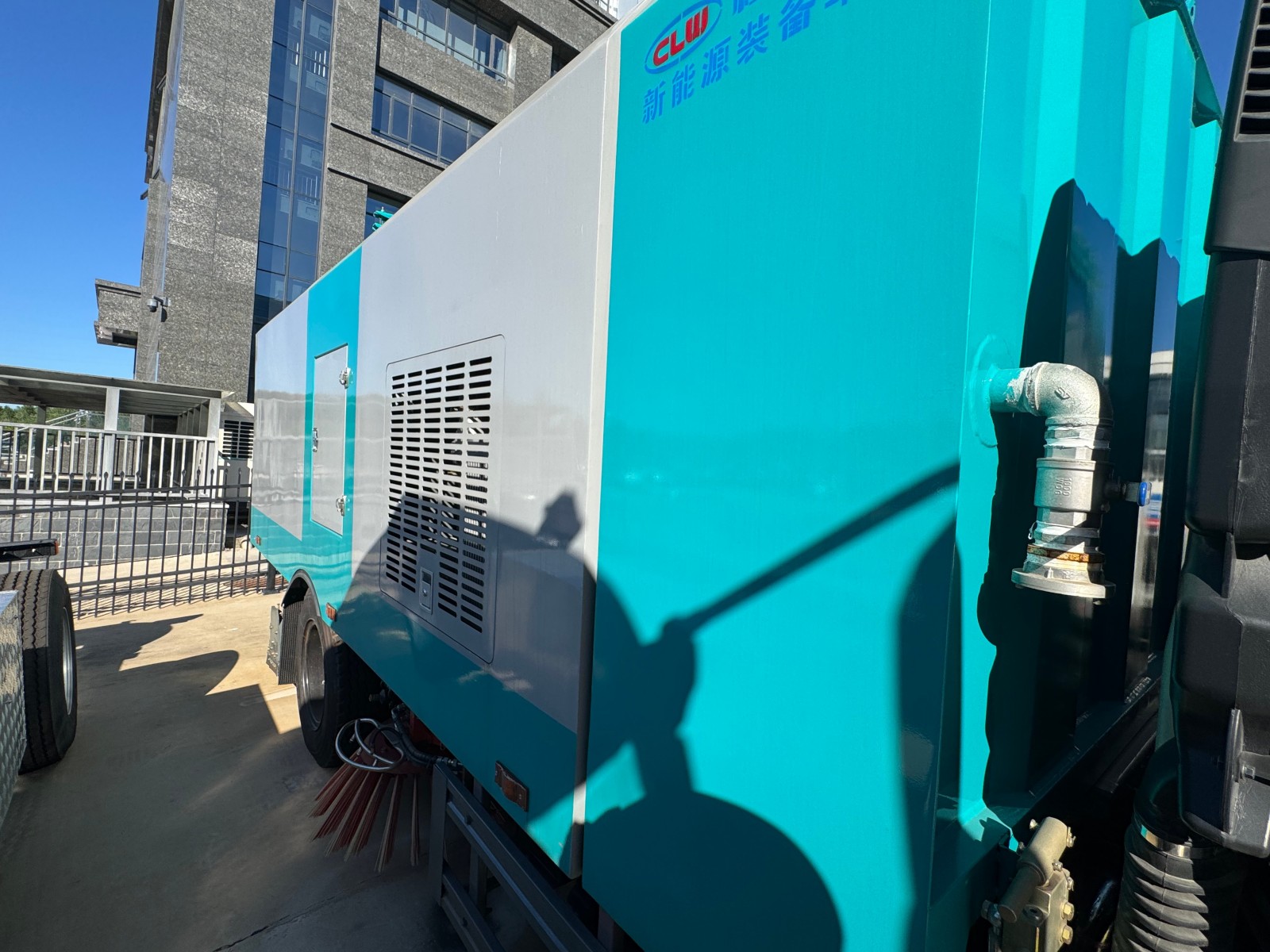 sweeping truck new energy vehicle