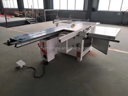 China Woodworking Machinery: Sliding Table Saw Machine
