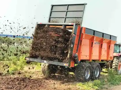 Organic Fertilizer Spreader for Cattle Farms