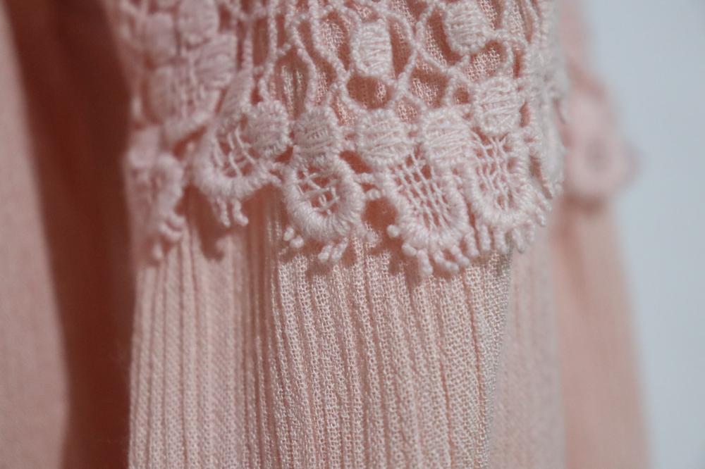 Ladies' Long-Sleeved Blouse With Lace Collar