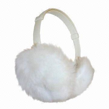 Winter ear muff with retractable part