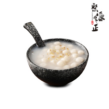 Клейкие шарики, настоянные на рисовом вине, со сладким сиропом