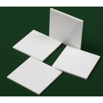 Heat-resistant alumina ceramic plate