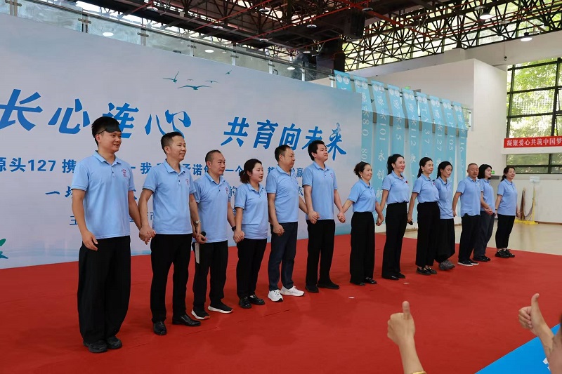 จากการขยายตัวไปทั่วโลกสู่ความรับผิดชอบด้านการกุศล! Tang Daiping จาก Liyu Precision Industry เข้าร่วมกับ Leeyu รุ่น 127 ที่โรงเรียนมัธยม Dianjiang From Global Expansion to Philanthropic Responsibility! Tang Daiping of Liyu Precision Industry Joins Leeyu Class 127 at Dianjiang Middle School