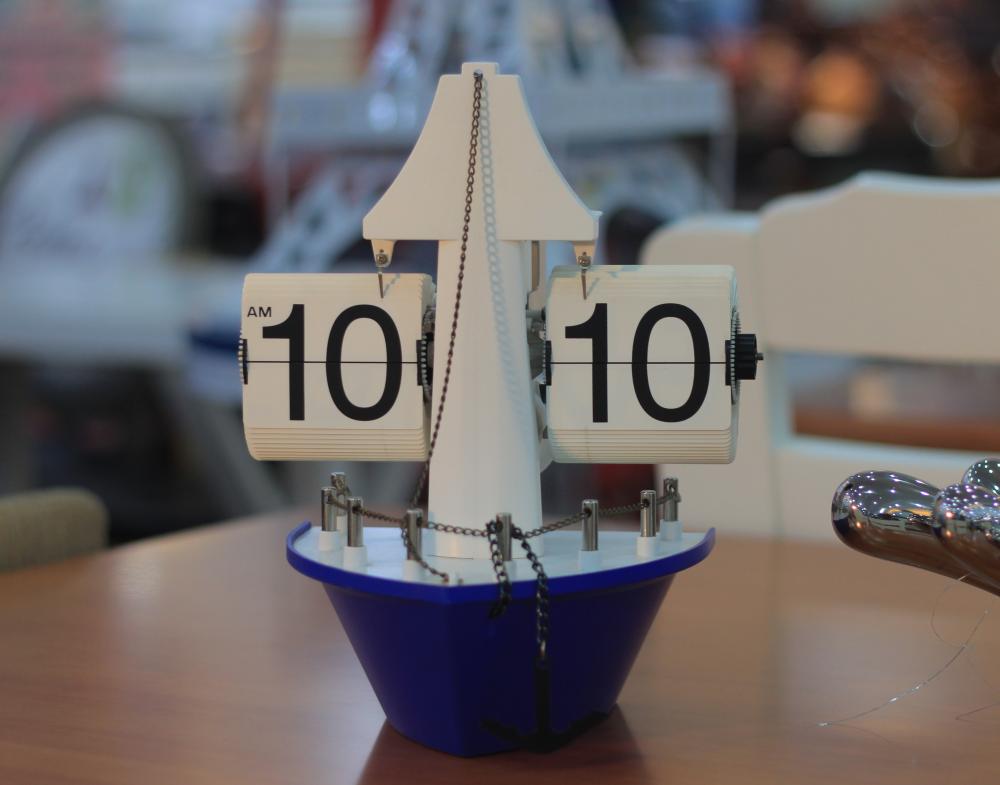 Часы с пароходом. Корабль флип. Flip ship Test model.