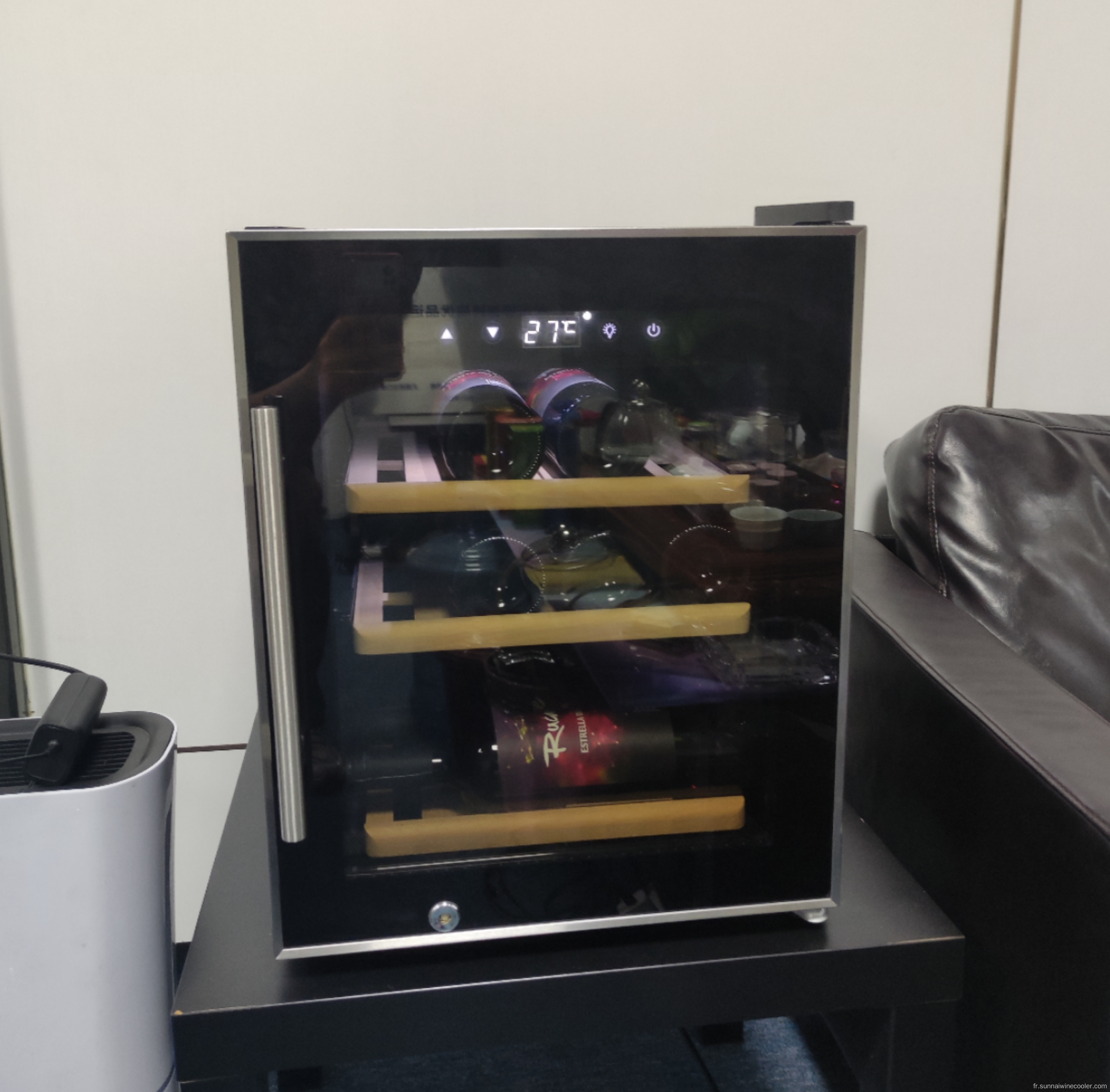Cabinet de réfrigérateur à vin noir commercial
