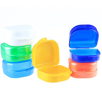 Denture holder cleaning retainer box