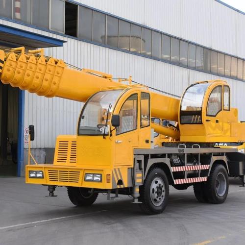 12-тонный автокран для эффективной обработки грузов