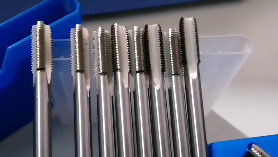 Custom Non-Standard Size Stainless Steel HSS 8*1Threading Machine Taps