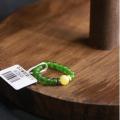 Anillo verde perla con incrustaciones de jade artesanal