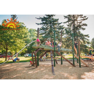 Sculpture en bois de grimpeur en plein air pour enfants