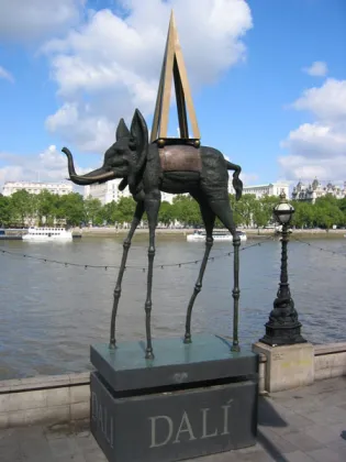 Hot selling Statue Elephant dali for wholesales