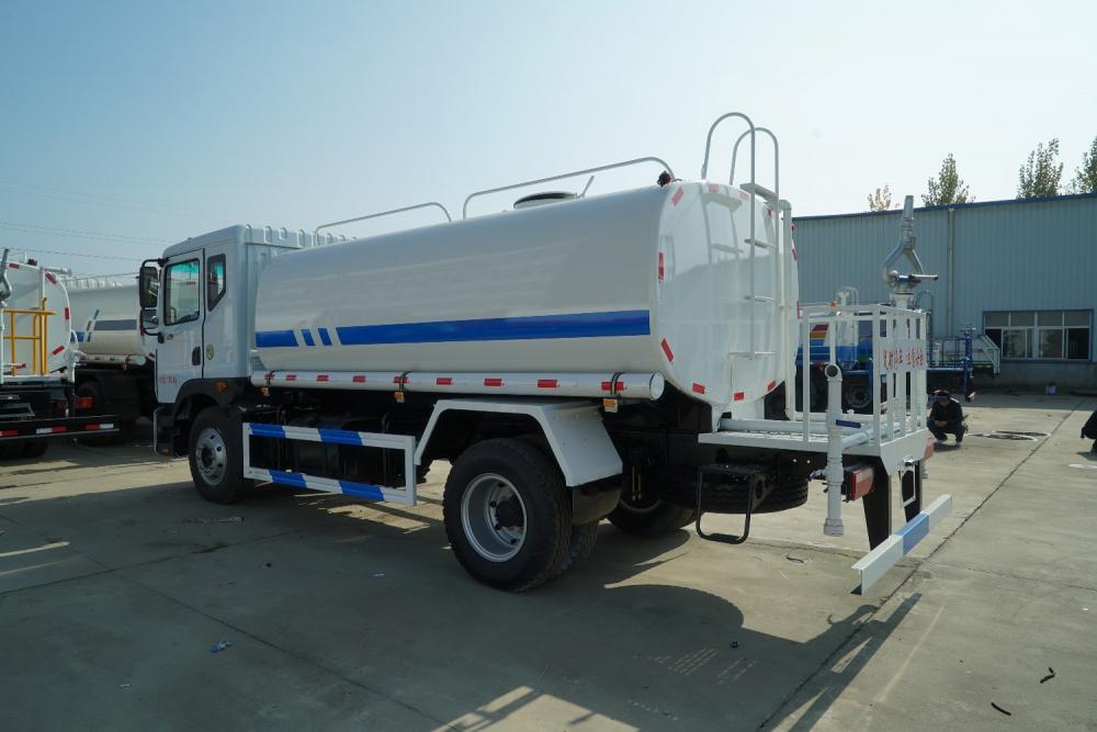 6000L Water Transport Tank Truck Diesel Engne 120 / 130HP