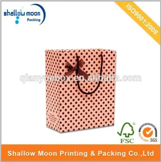 2016 Customized cosmetic paper packaging bag with string print paper bag