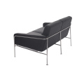 Fritz Hansen Serie 3300 Zwei -Sitzer -Sofa