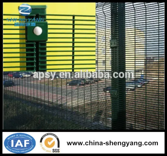 Fence Mesh Application and Plastic Coated Iron Wire Material cheap metal fence panels