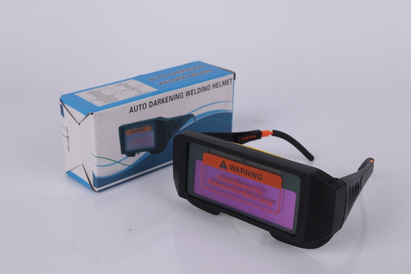 Solar auto-dimming welding glasses to prevent dizziness