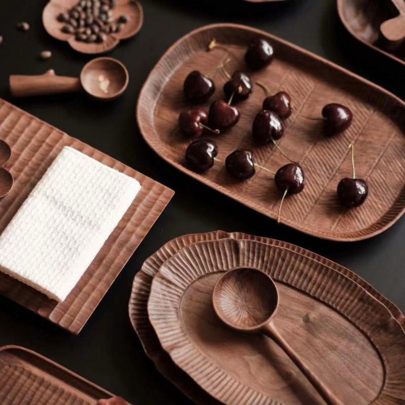 Natural Wood-Themed Dinnerware with Unique Floral Designs