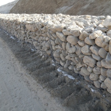 River Bank Solutions usando malha de arame hexagonal