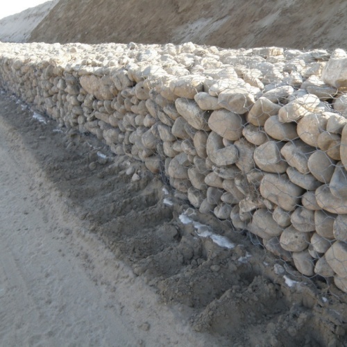 River Bank Solutions usando malha de arame hexagonal