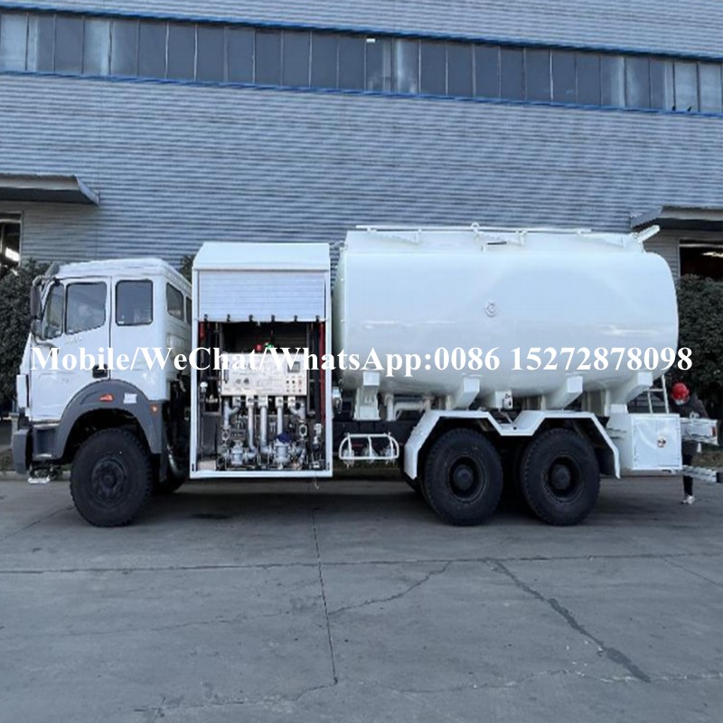 Aircraft Refueling Truck (3)