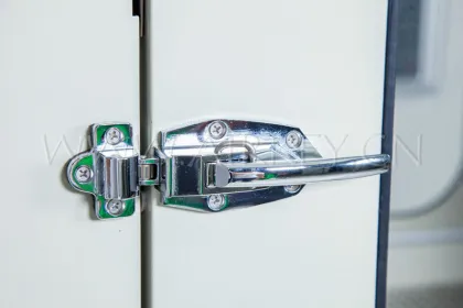 Clean room technology based dynamic pass box