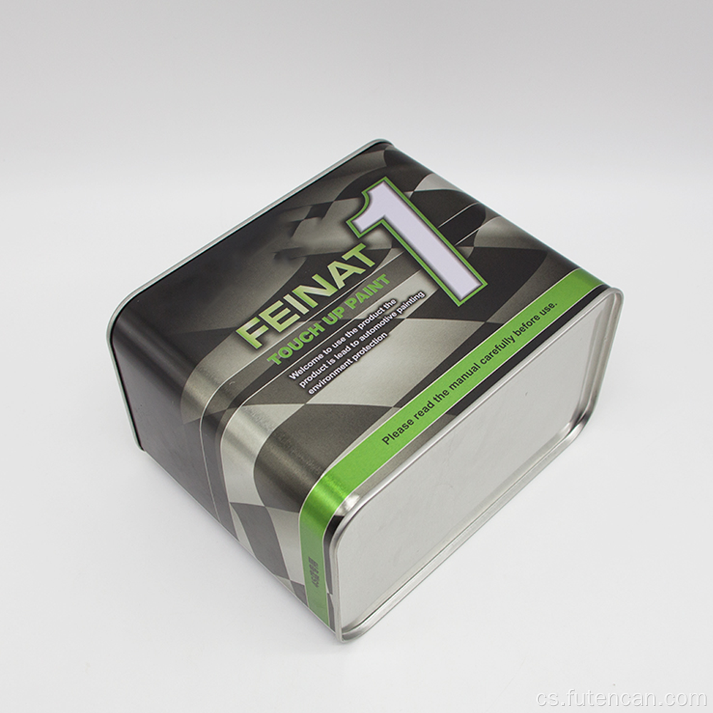 Prázdná plechovka od barvy s plastovým krytem hubice