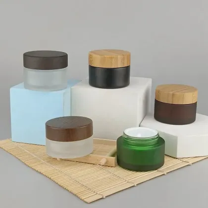 Frosted green cosmetic glass jar with bamboo lid