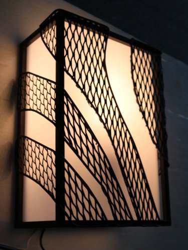 Metal net style wall lamp