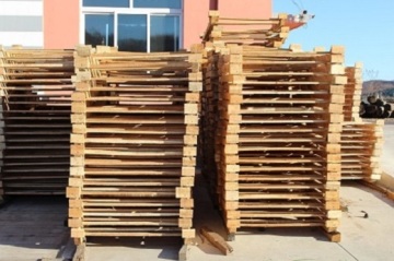 The graphite wooden pallet
