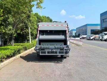 Camion compacteur de déchets à chargement arrière haute capacité